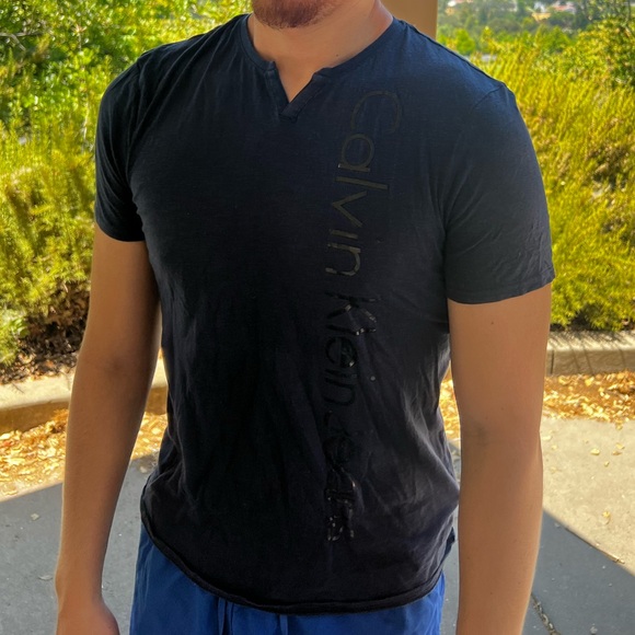 CALVIN KLEIN JEANS MEN V NECK T SHIRT NAVY BLUE CASUAL PARTY NIGHT OUT SIGNATURE - Picture 3 of 16